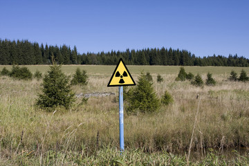 Symbol radiation auf Gras