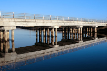 cashen road bridge over cold blue river reflected