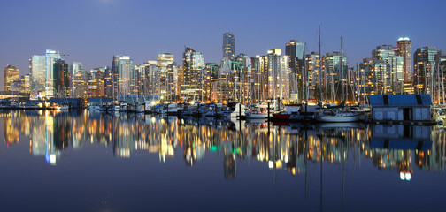 Naklejka premium Vancouver evening cityscape