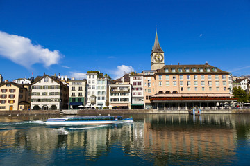 Fototapeta na wymiar Limmat River in Zurich