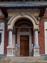 Fototapeta na wymiar Entrance into Sinaia Monastery