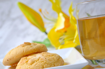 Apple juice and cookies