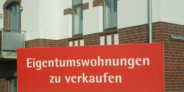 Schild "Eigentumswohnung zu verkaufen"