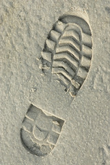 Schuhabdruck im Sand 190