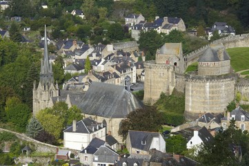 ville et château de fougères en bretagne