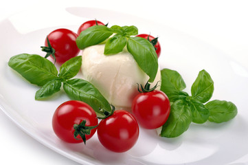 mozzarella cherry tomatoes basil