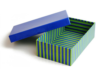 Geschenkbox offen in blau-grün