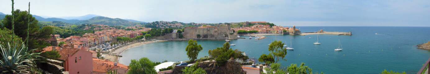 Panorama in the beautiful bay of Collioure village, Vermilion coast, Mediterranean sea, Roussillon, Pyrenees Orientales, France - obrazy, fototapety, plakaty