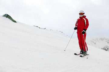 Fototapeta na wymiar Woman skier standing on mountain slope