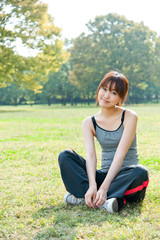 Fototapeta na wymiar beautiful asian woman relaxing in the park