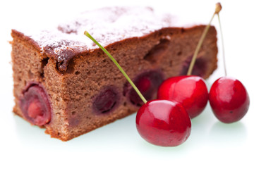 Kirschkuchen mit frischen Kirschen