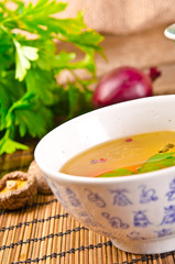 Chinesische Bouillon
