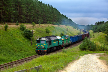Obraz premium Pociąg towarowy diesel