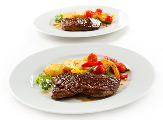 Grilled steak and vegetables