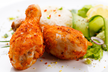 Roasted chicken drumsticks, rice and vegetables