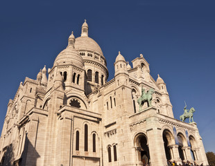 Fototapeta na wymiar Bazylika Sacre Coeur - Montmartre, Paryż
