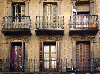 Fototapeta na wymiar Kilka staromodne balkony