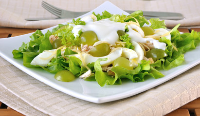Light salad with yogurt