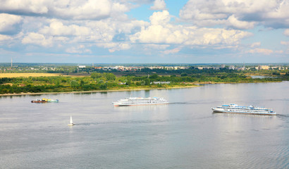 Fototapeta na wymiar Tourist boats on the river Volga in Nizhny Novgorod in Russia