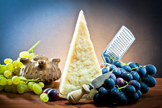 Grapes and cheese parmesan