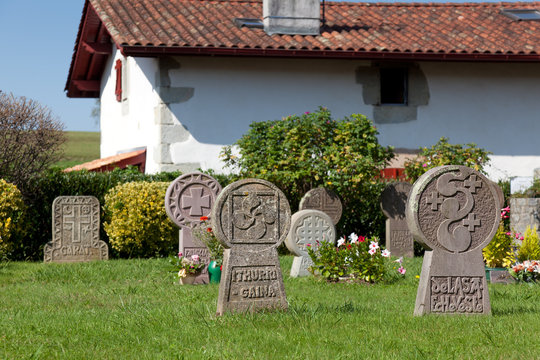 Cementerio en Ainhoa, Pirenees atlantiques, Francia