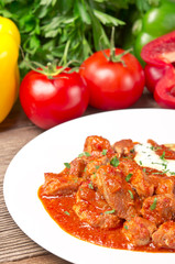 Ungarische Gulasch mit Kartoffelpuffer