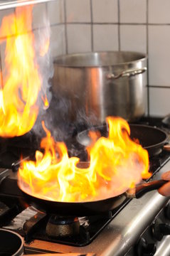 Feuer in der Bratpfanne