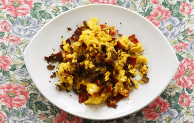 Huevos con trufa y jamón