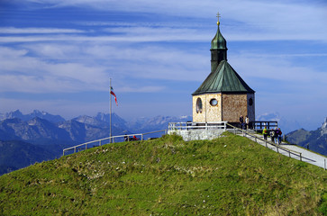 Fototapeta premium Die Bergkirche am Wallberg - Tegernsee