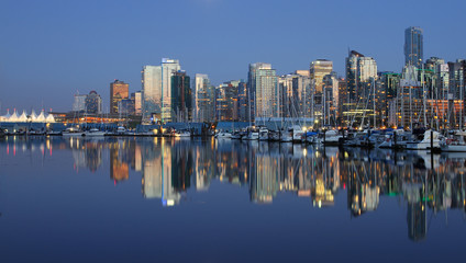 Fototapeta na wymiar Vancouver Kanada wieczorem miasta