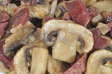 Salteado de champiñones y jamón.