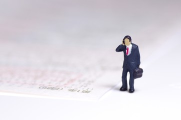 ビジネスマンと契約書