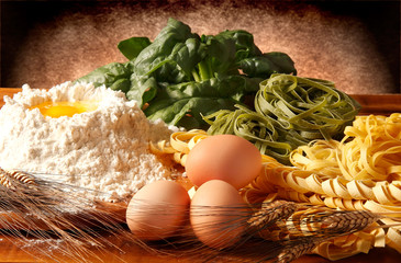 Pasta all'uovo e spinaci - 36318546
