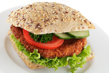 Brötchen mit Cornflakes Schnitzel