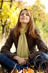 Obraz premium Portrait of red-haired girl in the autumn park