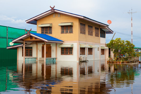 house flood in Thailand
