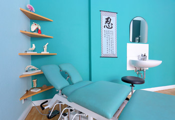 Behandlungsplatz f&uuml;r Physiotherapie in Arztpraxis