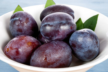 plums in bowl
