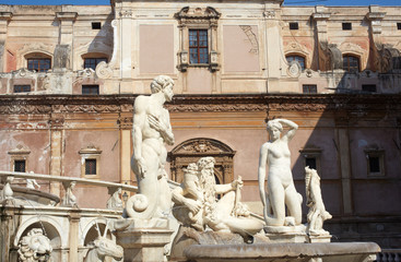 Obraz premium Fontana delle Vergogne in Piazza Pretoria in Palermo