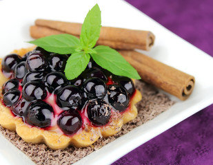 Pie with fresh berries