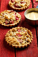 Rhubarb crumble tarts