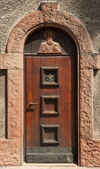 Fototapeta na wymiar Kościelne drzwi