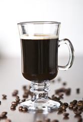 Czarna kawa w szklance