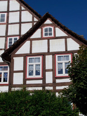 Detailansicht eines restaurierten Fachwerkhauses