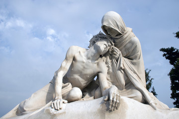 Скульптура у базилики Нотр-Дам-де-ла-Гард, Марсель.