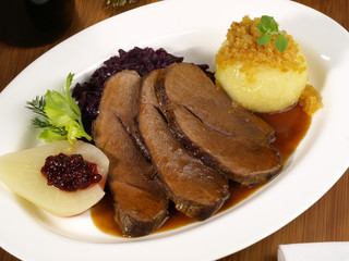 Wildschweinbraten mit Kartoffelknödel