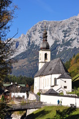 Fototapeta na wymiar Kościół w Ramsau, Bawaria