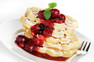 Waffeln mit Fruchtsoße