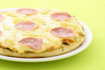 delicious hawaiian pizza