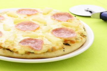 delicious hawaiian pizza